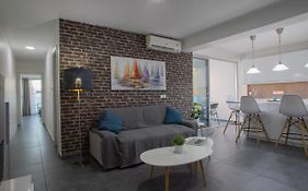 Poseidon Apartment By Michalis